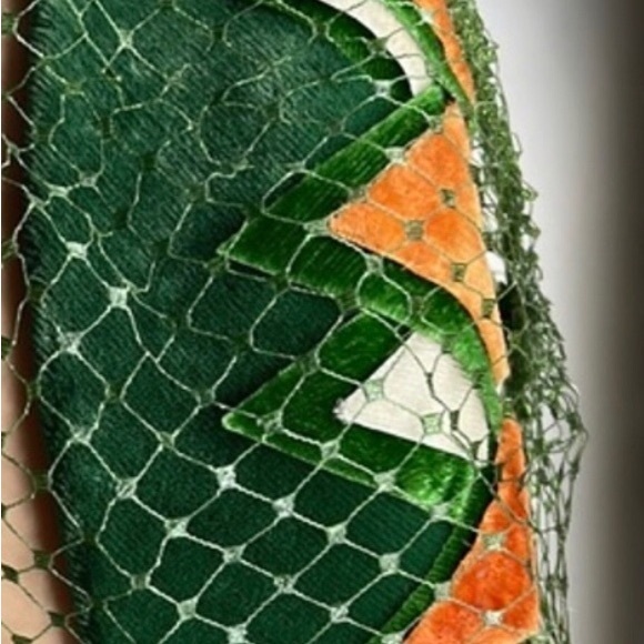 *Vintage 1950’s/60s green and orange velvet hat with netting - Picture 6 of 6